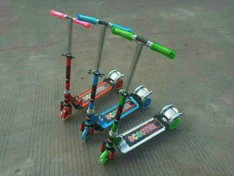Xe trượt scooter cho bé XW012 cho bé 2-6 tuổi