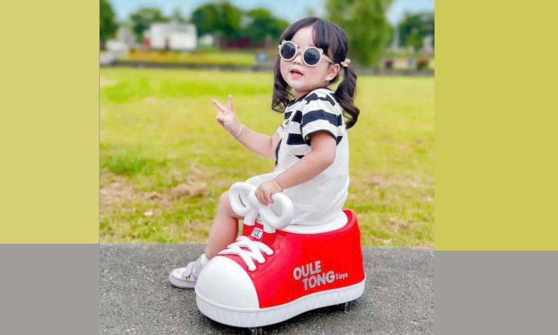 Xe chòi chân chiếc giày cho bé 1-3 tuổi