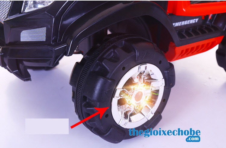 Xe ô tô điện trẻ em HF-1199 có bánh nhựa chắc chắn