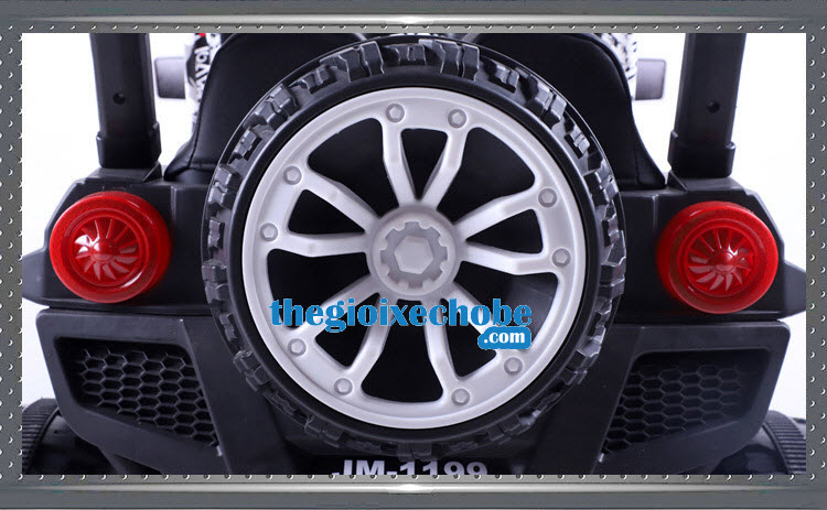 Xe ô tô điện trẻ em JM-1199 tặng kèm bánh thay thế