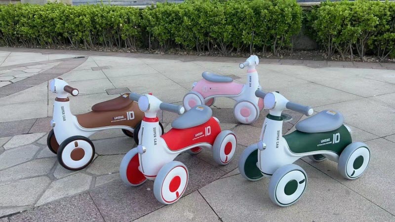 Xe chòi chân 4 bánh 088 cho bé 1-3 tuổi