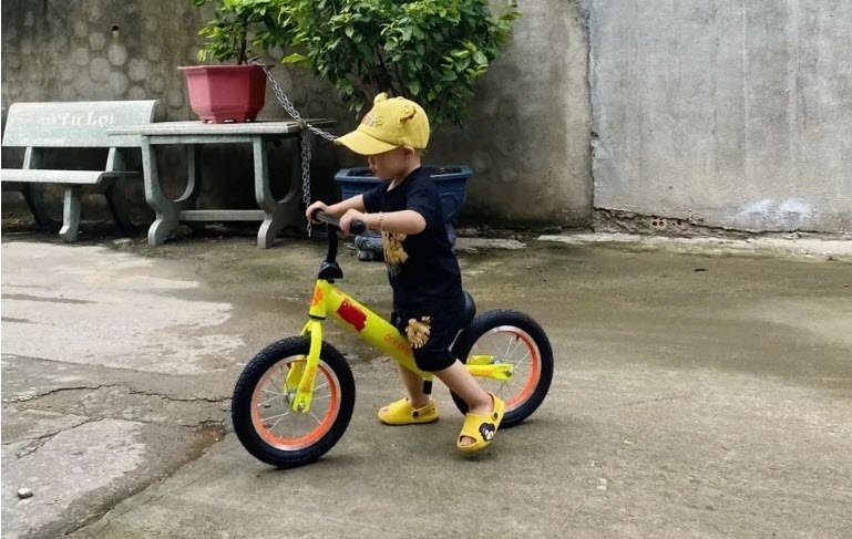 Xe thăng bằng bánh hơi Aocong cho bé 2-6 tuổi