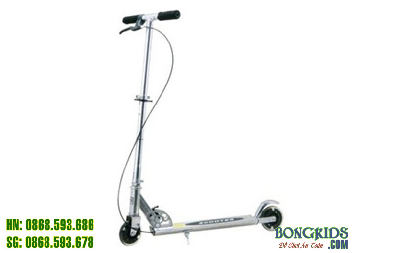 Xe trượt Scooter có màu trắng bạc